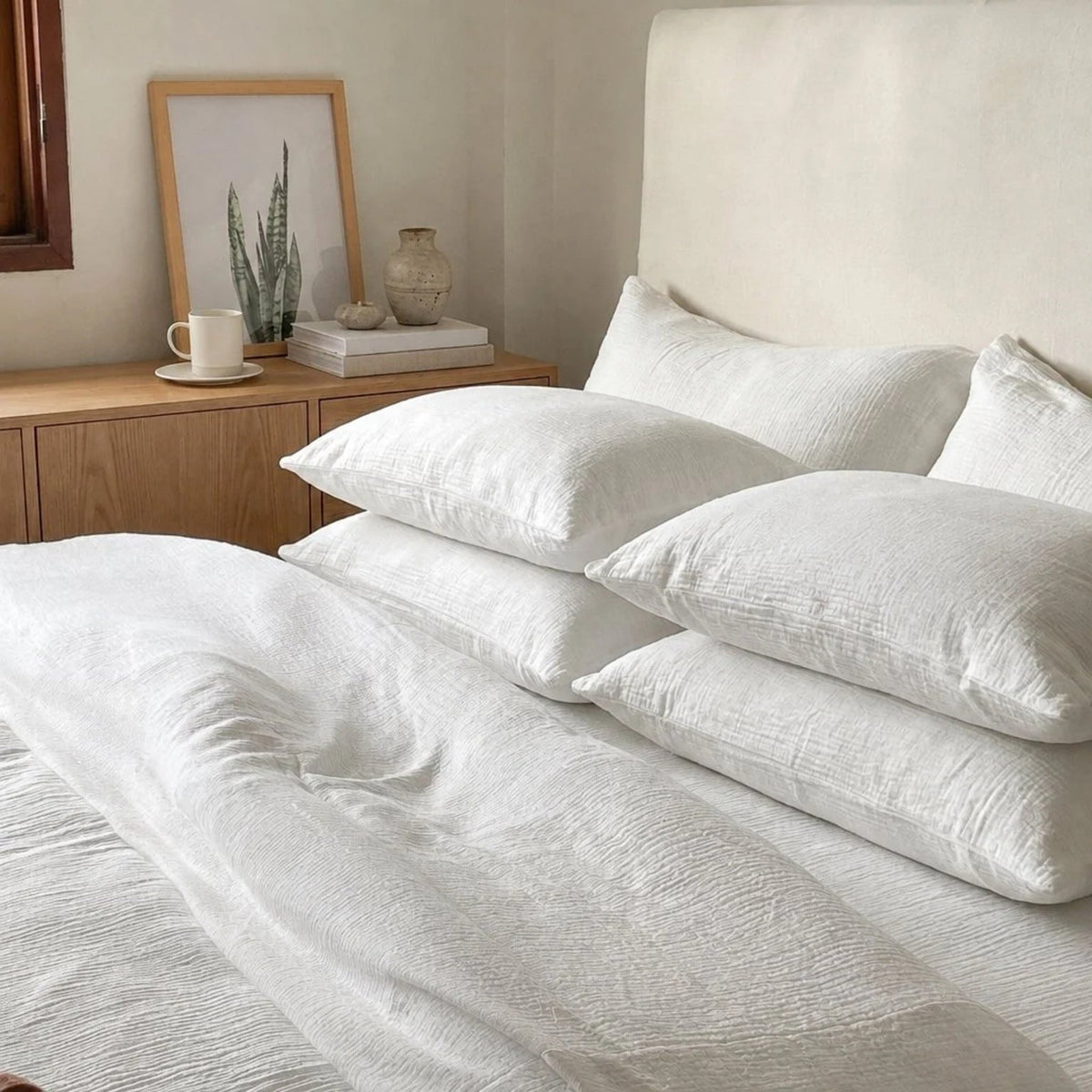 White cloud cotton duvet and pillows, close view of the texture.