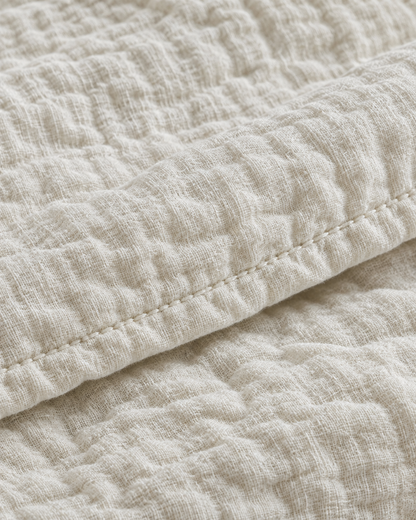 Close-up of stitched hem of the duvet cover in Cream Cloud Cotton