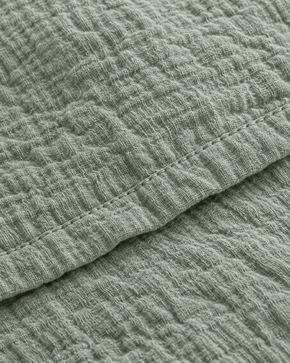 Close-up of stitched hem of the duvet cover in Mint Green Cloud Cotton