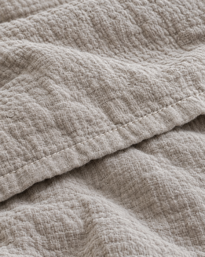 Close-up of stitched hem of the duvet cover in Oat Milk Cloud Cotton