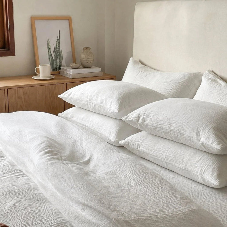 White cloud cotton duvet and pillows, close view of the texture.