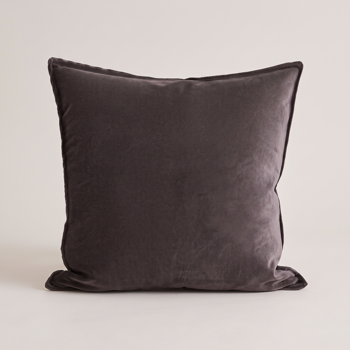 Two-tone flannel cushion cover in plum, single cushion